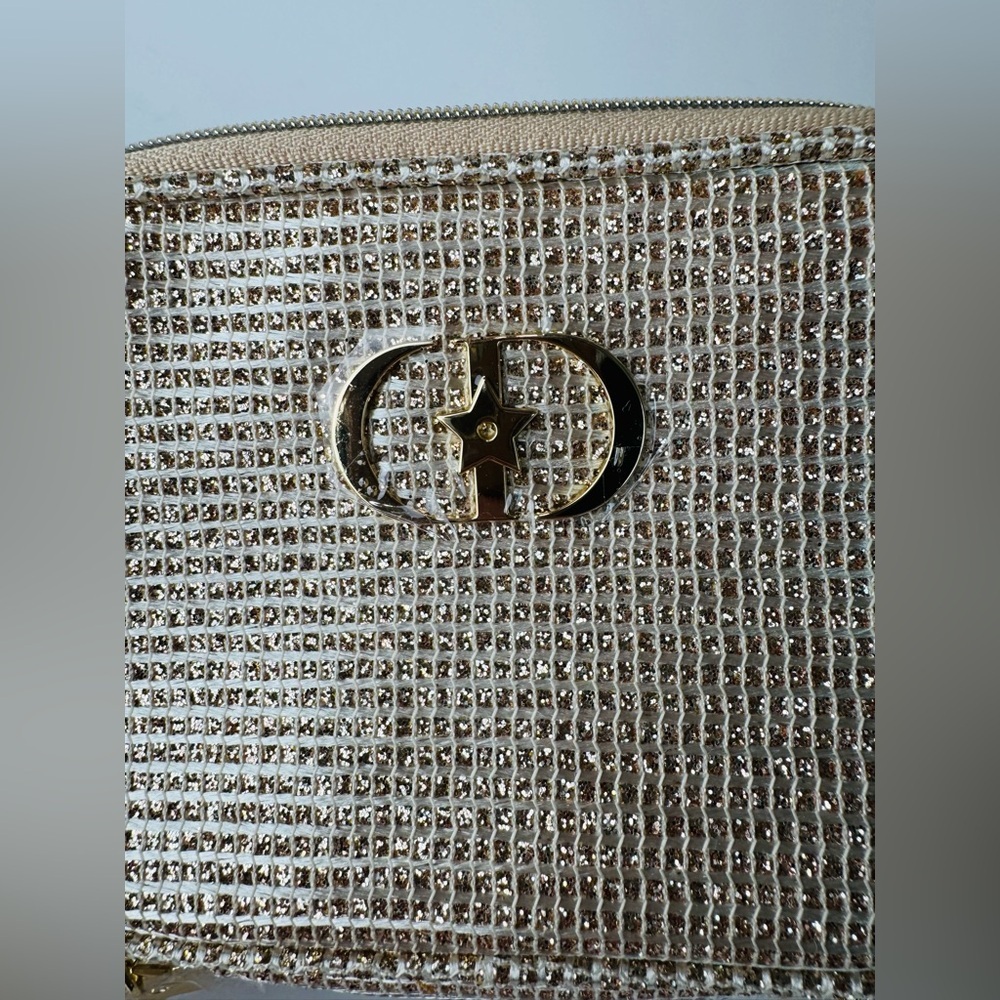 Christian Dior HOLIDAY 2025 GOLD Pouch/Clutch Limited Edition, Boxed and chain - Picture 8 of 9